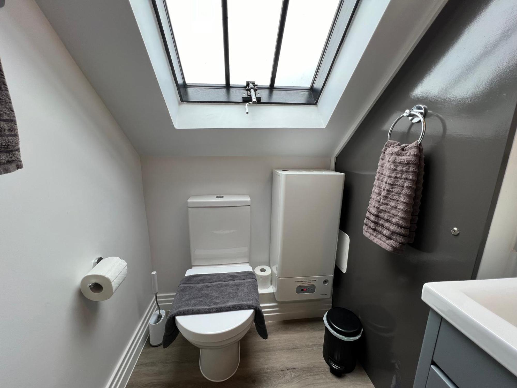 Glastonbury Secret Retreat - 1 Bd Split-Level Apt, Sleeps 3 Exterior foto