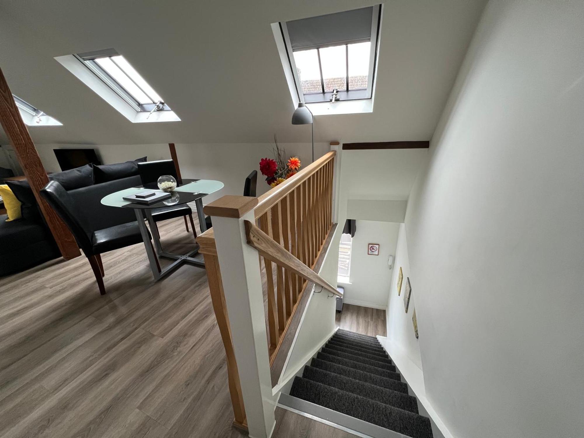 Glastonbury Secret Retreat - 1 Bd Split-Level Apt, Sleeps 3 Exterior foto