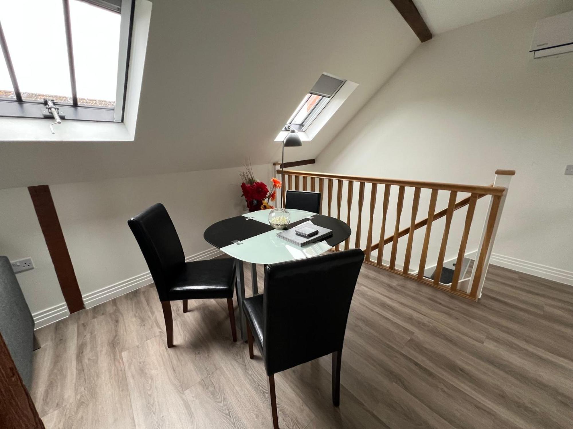 Glastonbury Secret Retreat - 1 Bd Split-Level Apt, Sleeps 3 Exterior foto