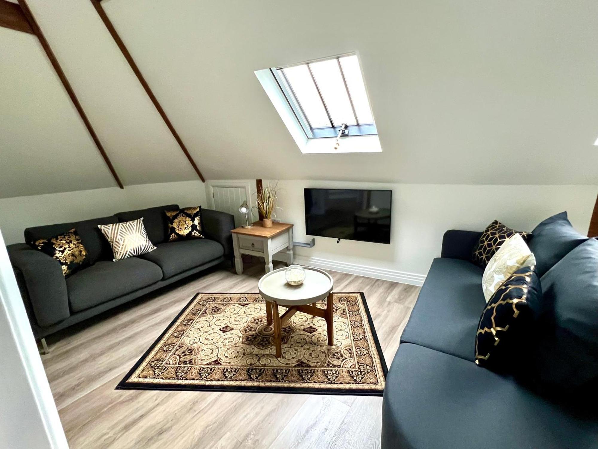 Glastonbury Secret Retreat - 1 Bd Split-Level Apt, Sleeps 3 Exterior foto