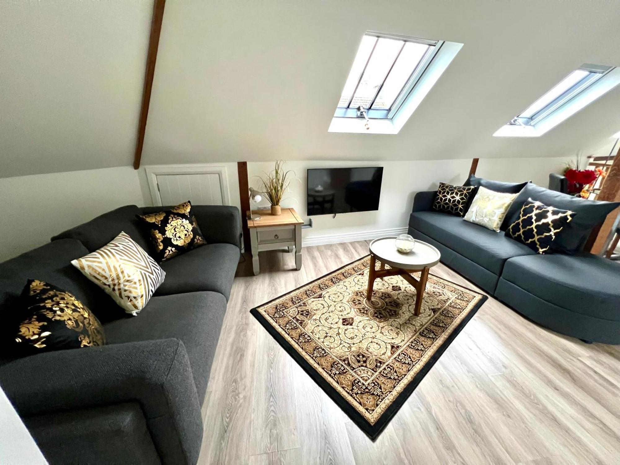 Glastonbury Secret Retreat - 1 Bd Split-Level Apt, Sleeps 3 Exterior foto