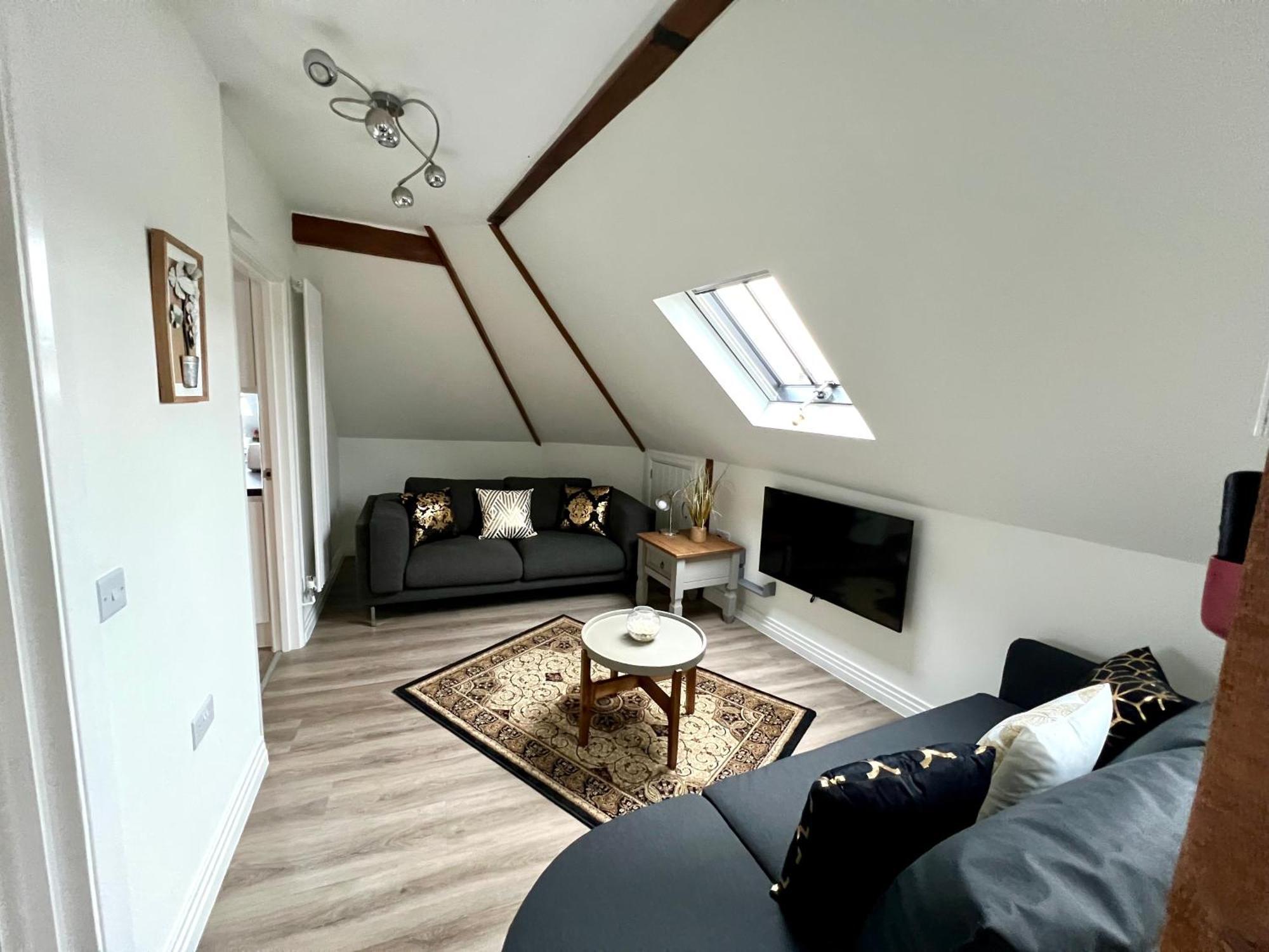 Glastonbury Secret Retreat - 1 Bd Split-Level Apt, Sleeps 3 Exterior foto