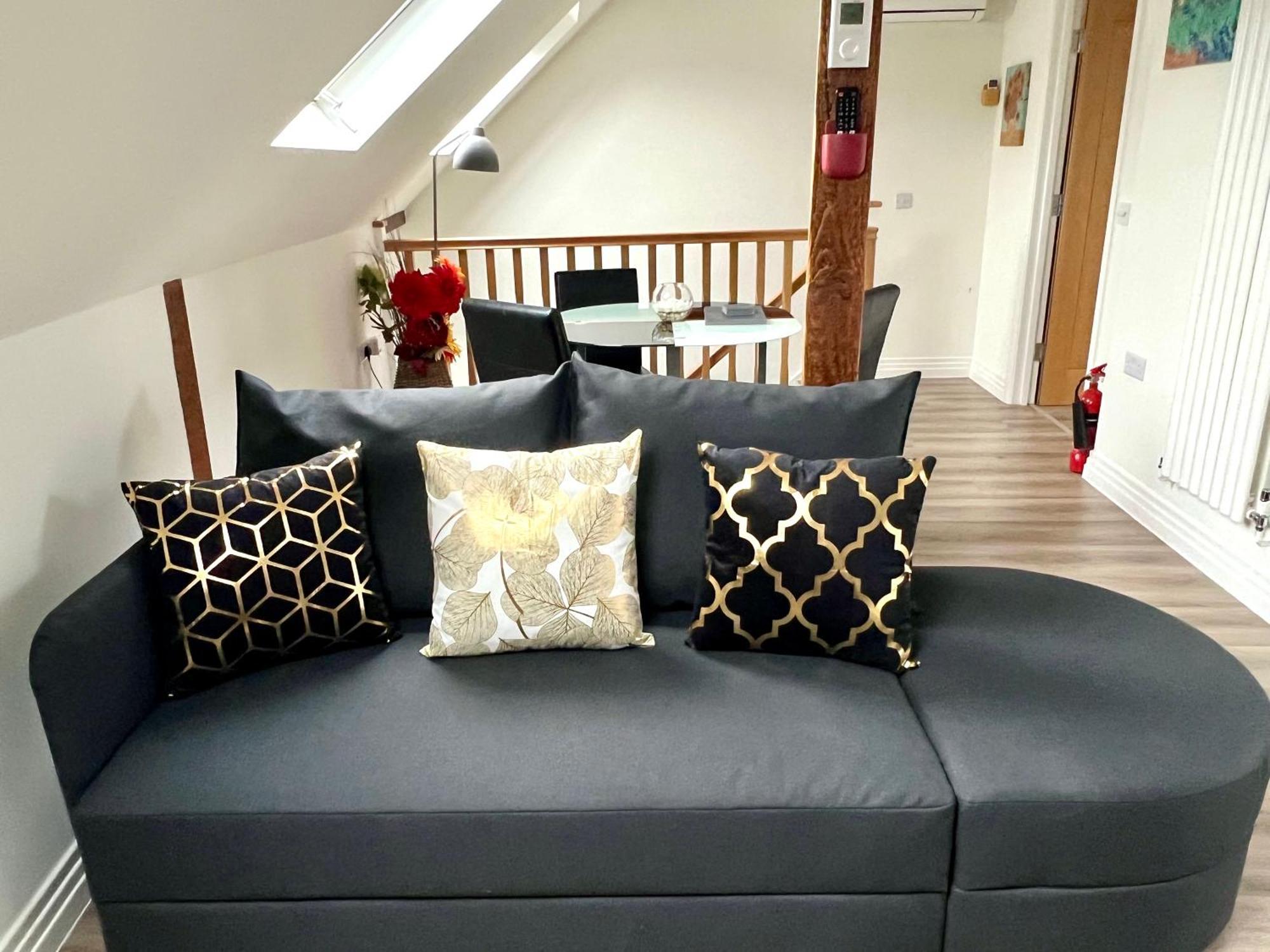 Glastonbury Secret Retreat - 1 Bd Split-Level Apt, Sleeps 3 Exterior foto